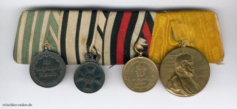Preußen, Roter-Adler-Orden-Medaille am Band des Hausordens von Hohenzollern, an sächsischer 4er Ordensschnalle