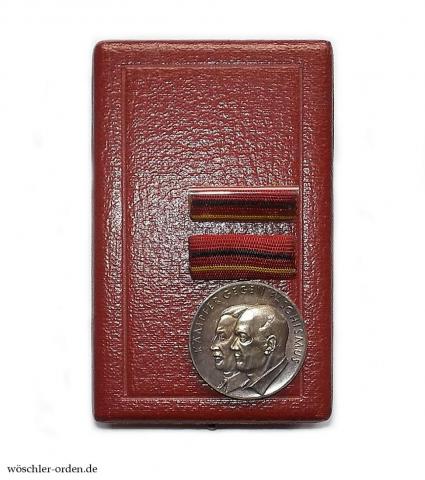 Deutsche Demokratische Republik, Medaille für Kämpfer gegen den Faschismus 1933–1945, im Verleihungsetui