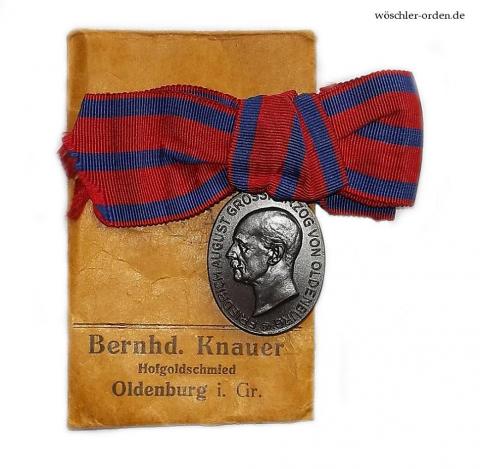 Oldenburg, Kriegsverdienstmedaille, an Damenschleife und mit Verleihungstüte