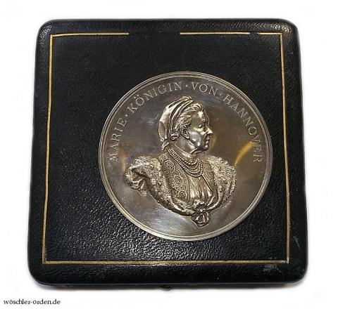 Hannover, Erinnerungsmedaille an den 81. Geburtstag der Königin Marie von Hannover, im Verleihungsetui