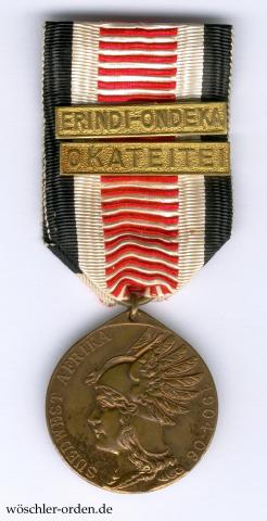 Deutsches Reich, Südwestafrika-Denkmünze in Bronze mit zwei Gefechtsspangen OKATEITEI und ERINDI-ONDEKA